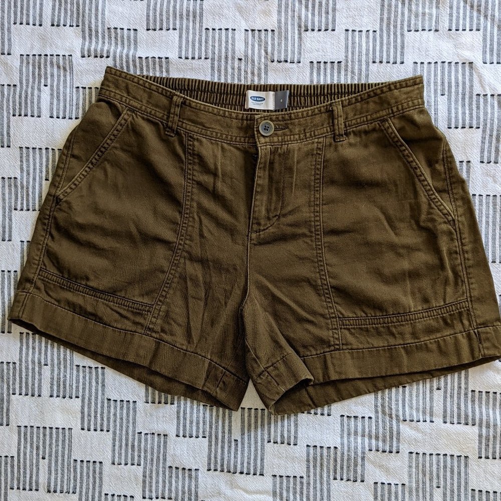 Old Navy Women Size 6, 4inch, Alpine Tundra (green), Shorts - Pre-Owned